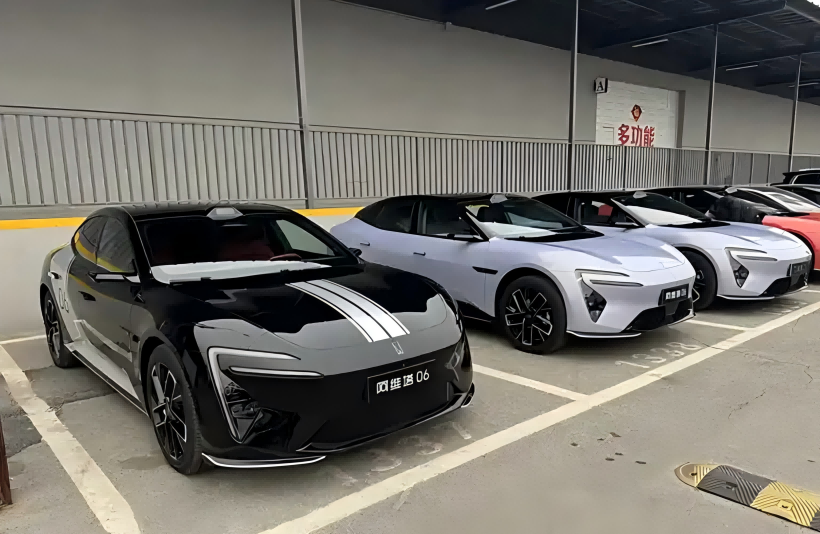 Gambar -gambar aktual Avita 06 telah terungkap, dengan mobil diperkirakan akan dijual pada bulan April dan perkiraan harga sekitar 250.000 yuan.