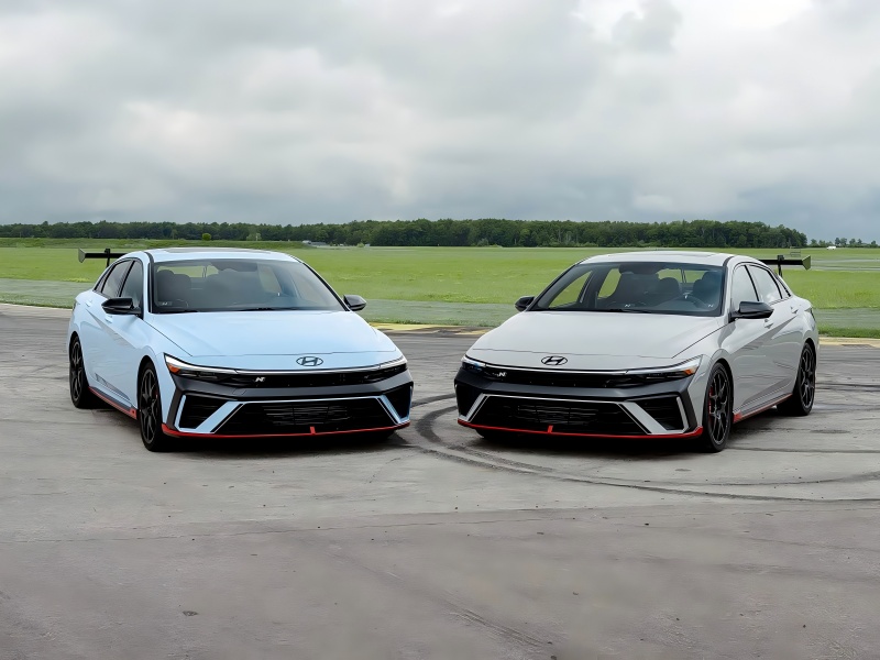 Transmisi manual 6 kecepatan tersedia! Menjadikan TCR legal di jalan raya - Gambar resmi Hyundai Elantra N TCR dirilis.